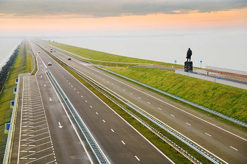 afsluitdijk